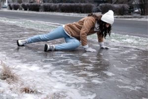 slipping and falling on icy walkway can lead to serious injuries; how to recover damages